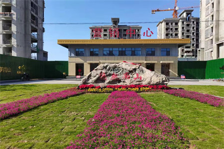 融湖景、绿林、田园风光为一体，环境幽静的宜居小区